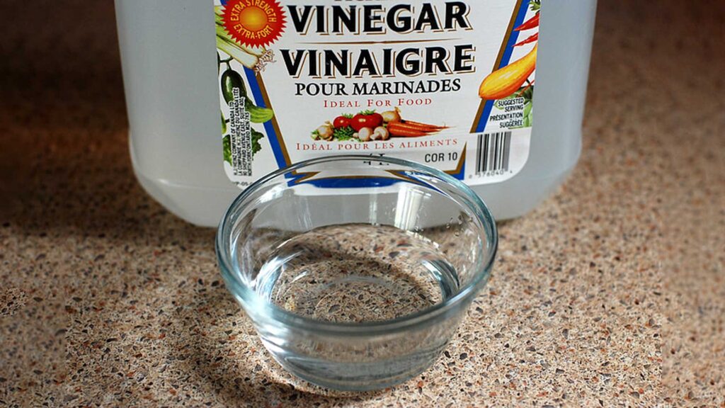 Use vinegar for cleaning is how to refresh your mop after cleaning.