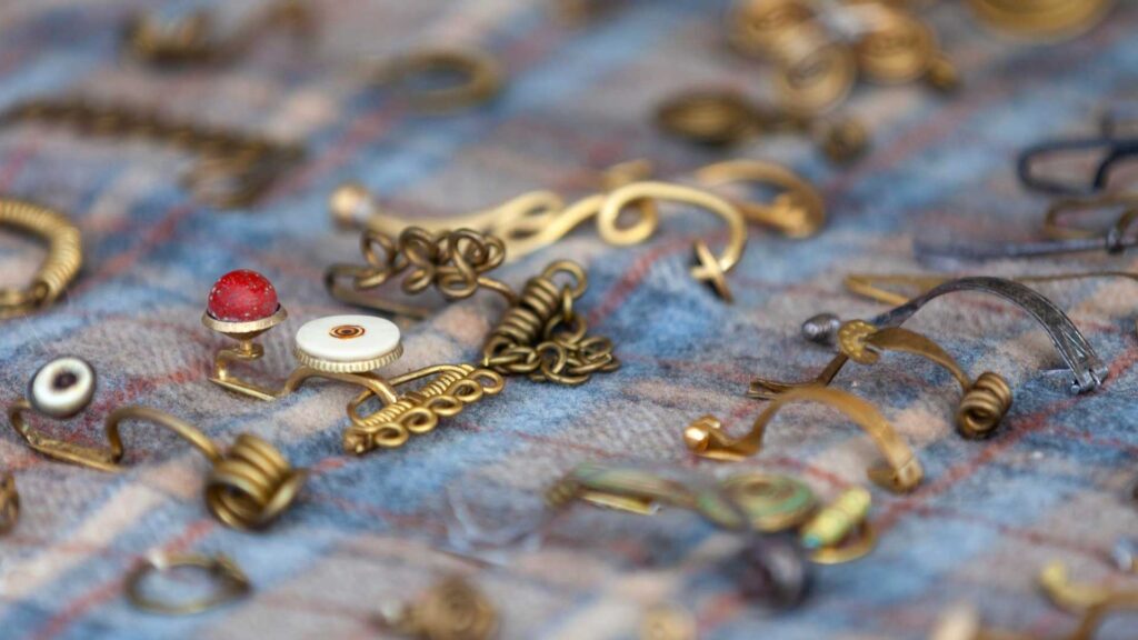 When your jewelry gets tarnished and has lost its shine is when you have to clean it.