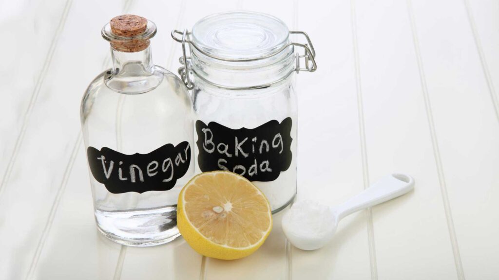 A mixture of vinegar and baking soda is how you can clean grill grates. 