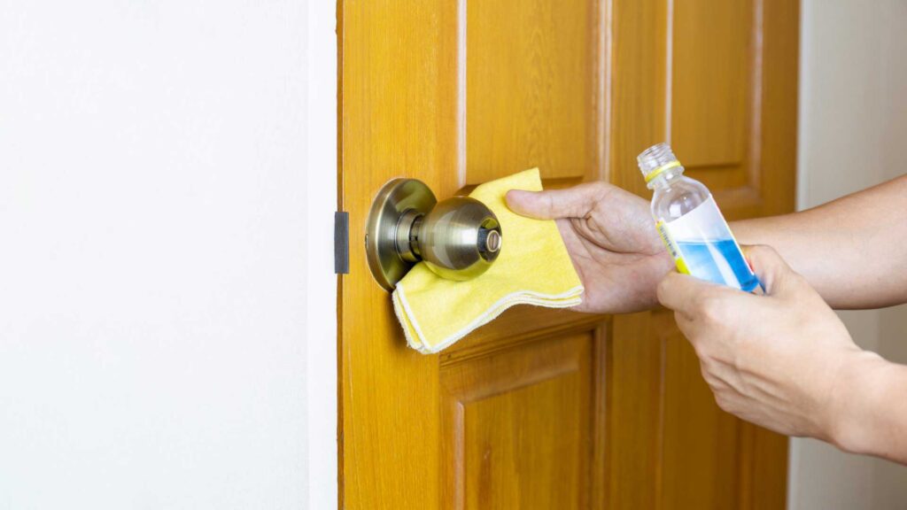 How to clean door knobs effectively. 