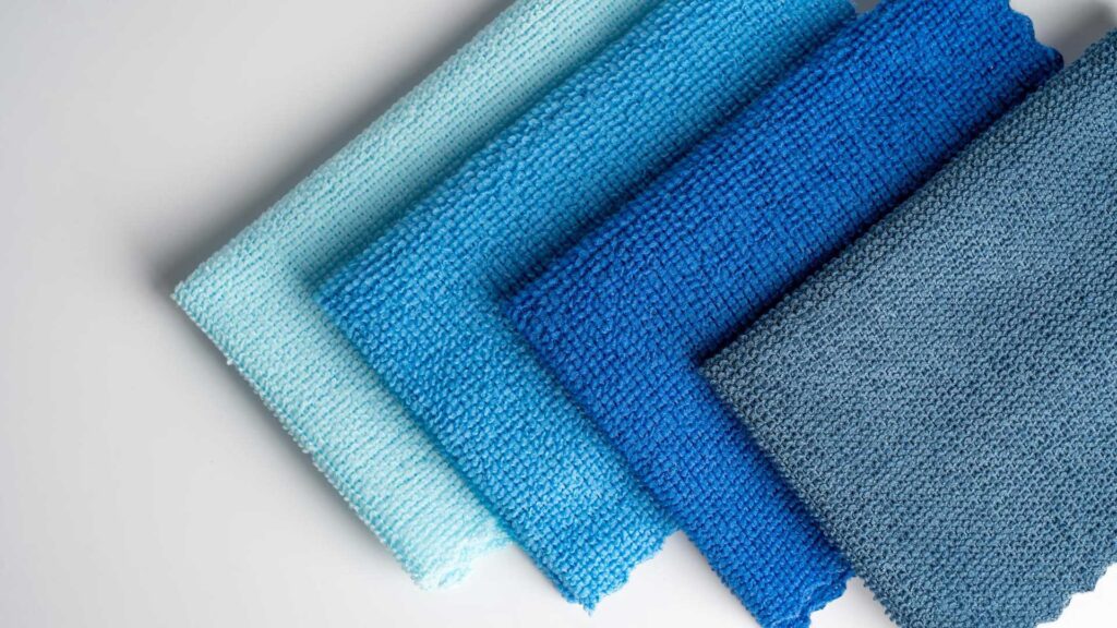 Using microfiber cloth is how to clean goggles.